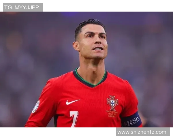 足球明星在赛场踢球视频