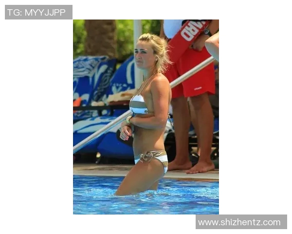 足球明星妻子们的泳装秀展现魅力与风采的夏日时光